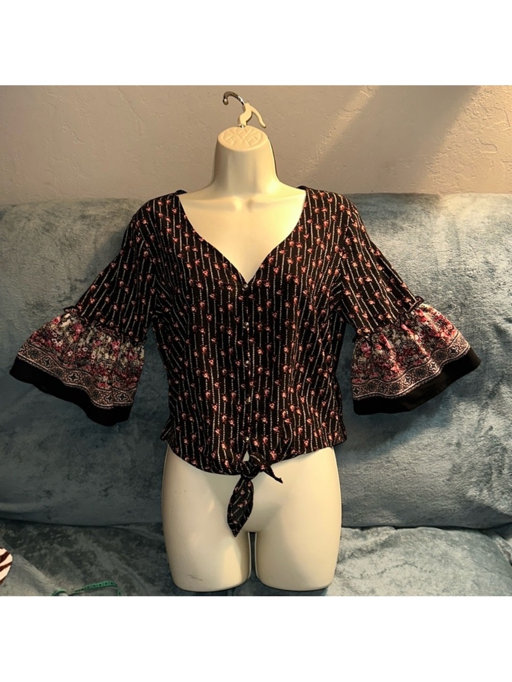 Crescent & Willough M Boho Tie-Front V-Neck Bell Sleeve Top in Black Pink Floral